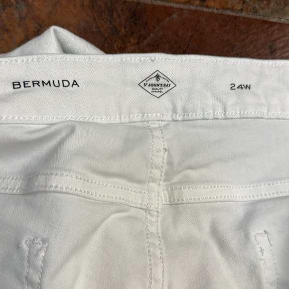 St Johns Bay Bermuda shorts - Picture 3 of 4